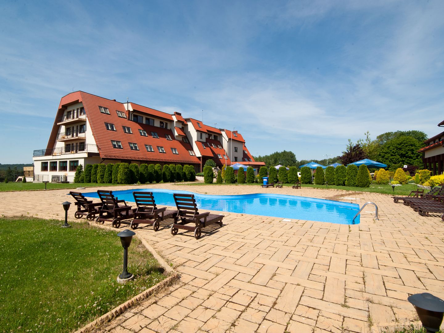 widok na budynek ośrodka